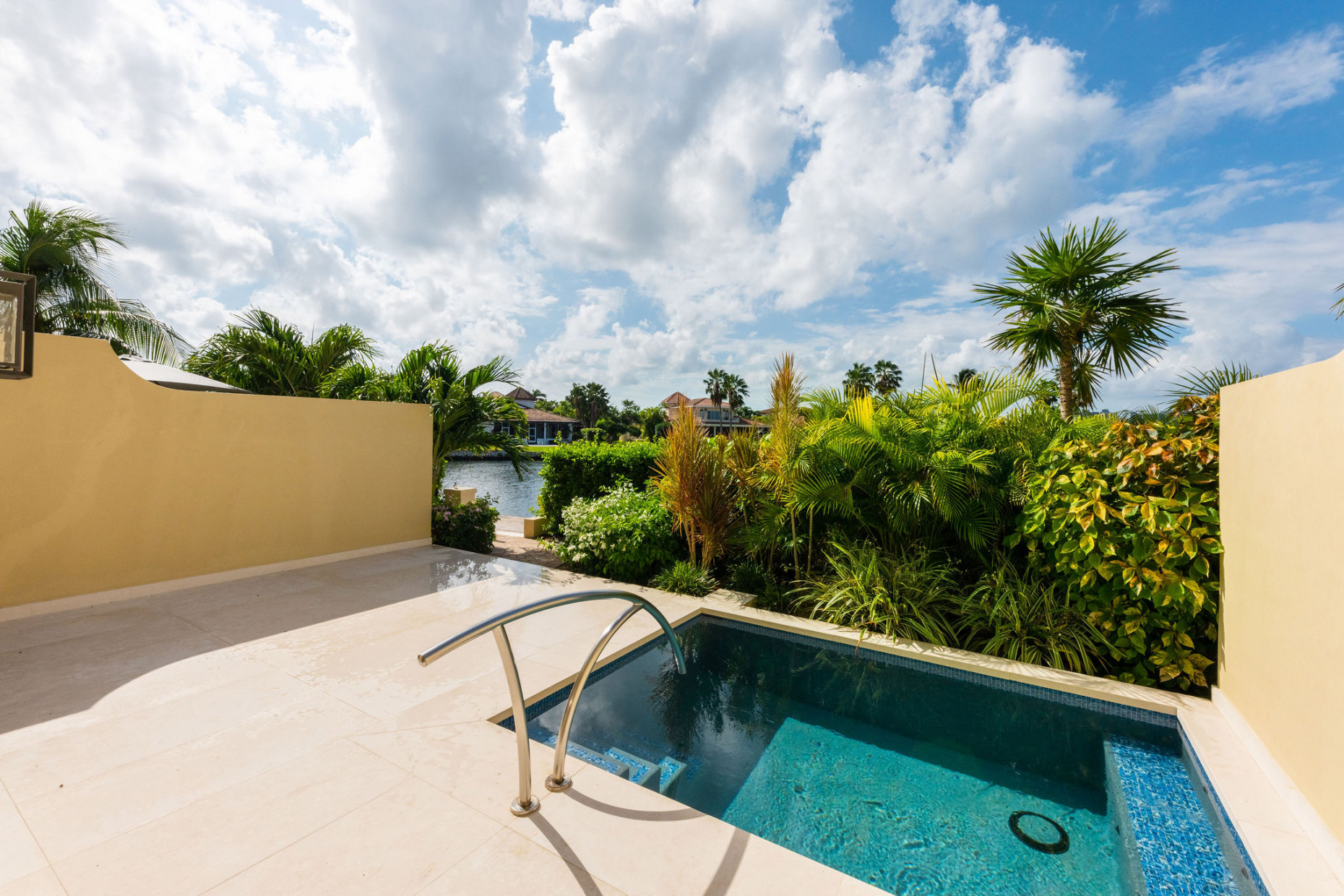 Stone Island Residence #802