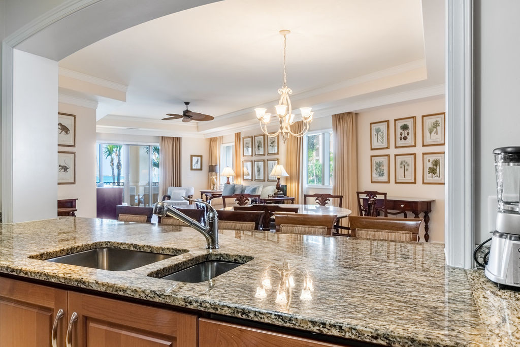 The Ritz-carlton Private Residence #206