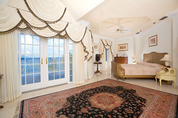 Villa Zara W/ Staff Cottage, Rum Point Estate