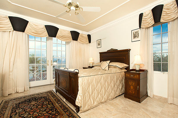 Villa Zara W/ Staff Cottage, Rum Point Estate