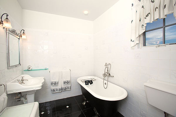 Villa Zara W/ Staff Cottage, Rum Point Estate