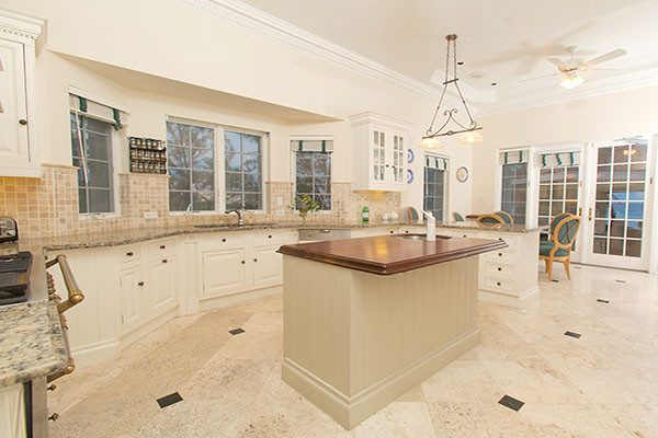 Villa Zara W/ Staff Cottage, Rum Point Estate