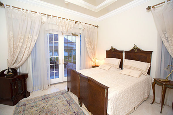 Villa Zara W/ Staff Cottage, Rum Point Estate