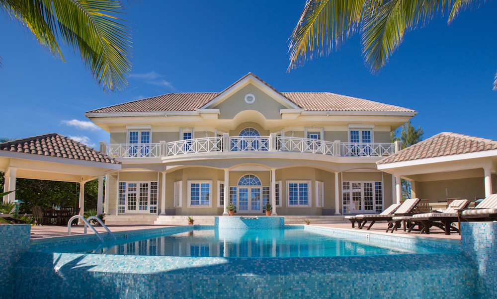 Villa Zara W/ Staff Cottage, Rum Point Estate