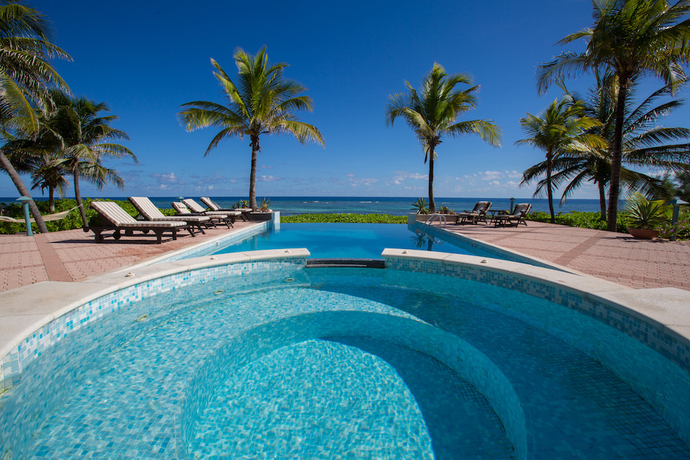 Villa Zara W/ Staff Cottage, Rum Point Estate