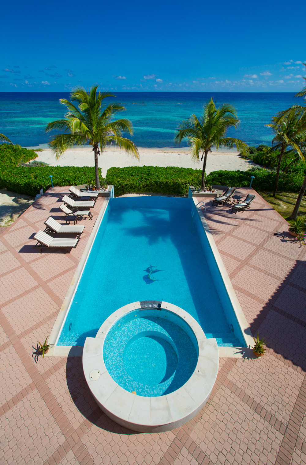 Villa Zara W/ Staff Cottage, Rum Point Estate