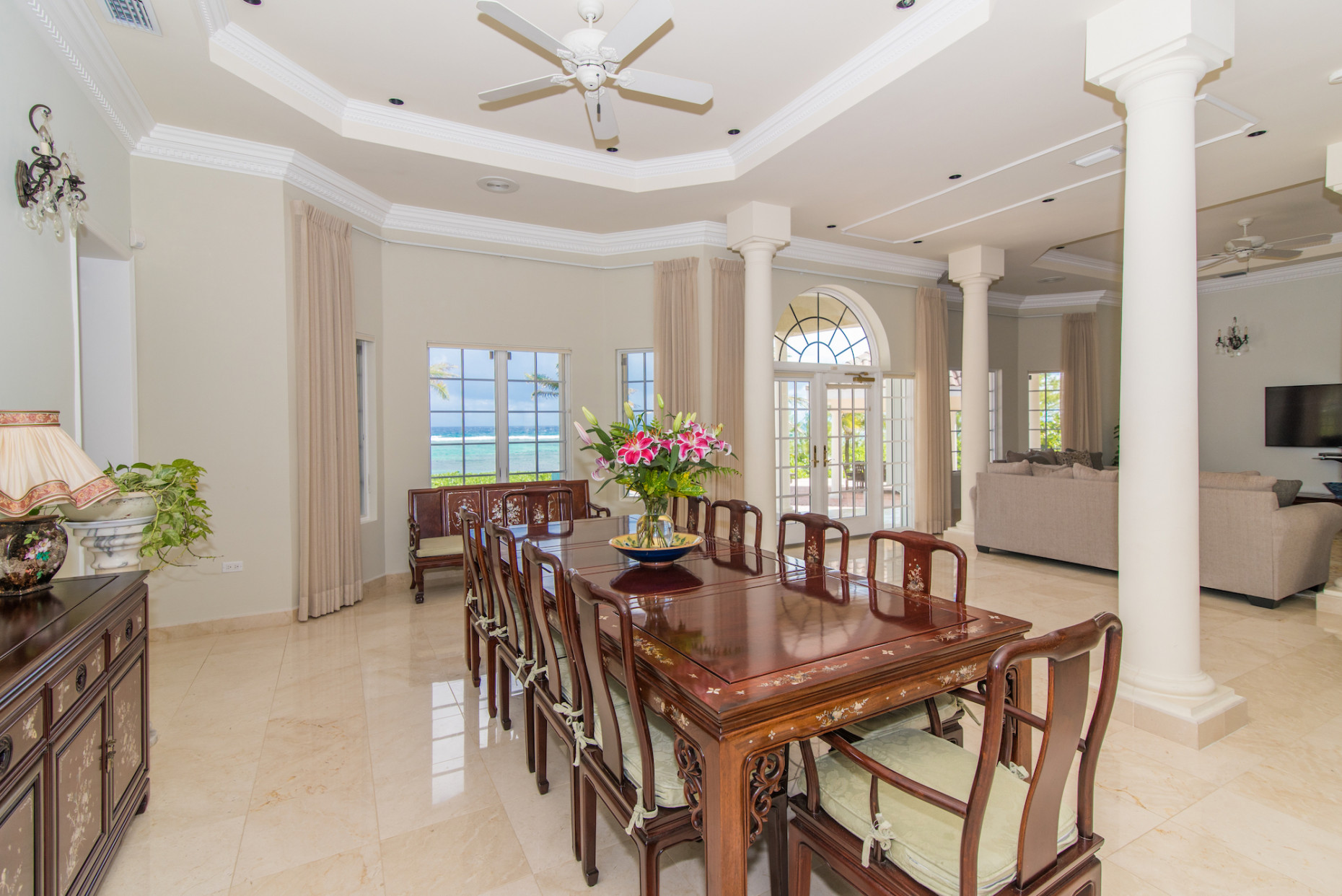 Villa Zara W/ Staff Cottage, Rum Point Estate