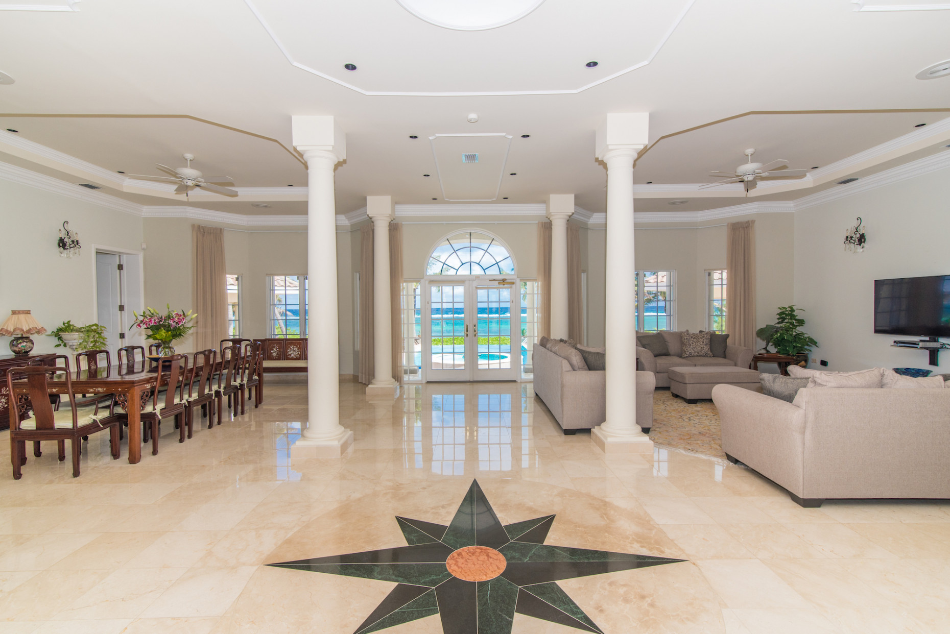 Villa Zara W/ Staff Cottage, Rum Point Estate