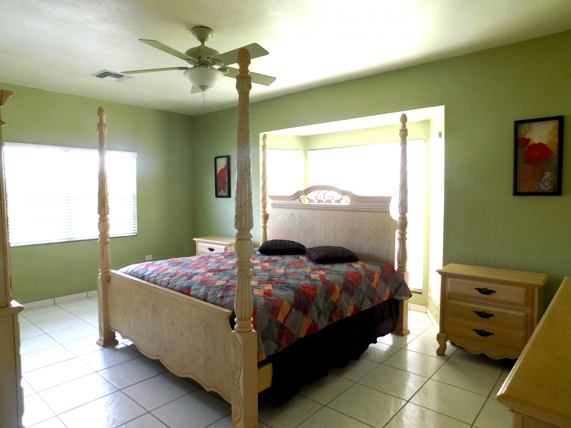 Bonneville Drive Residence With Studio Apartment, Near The Shores