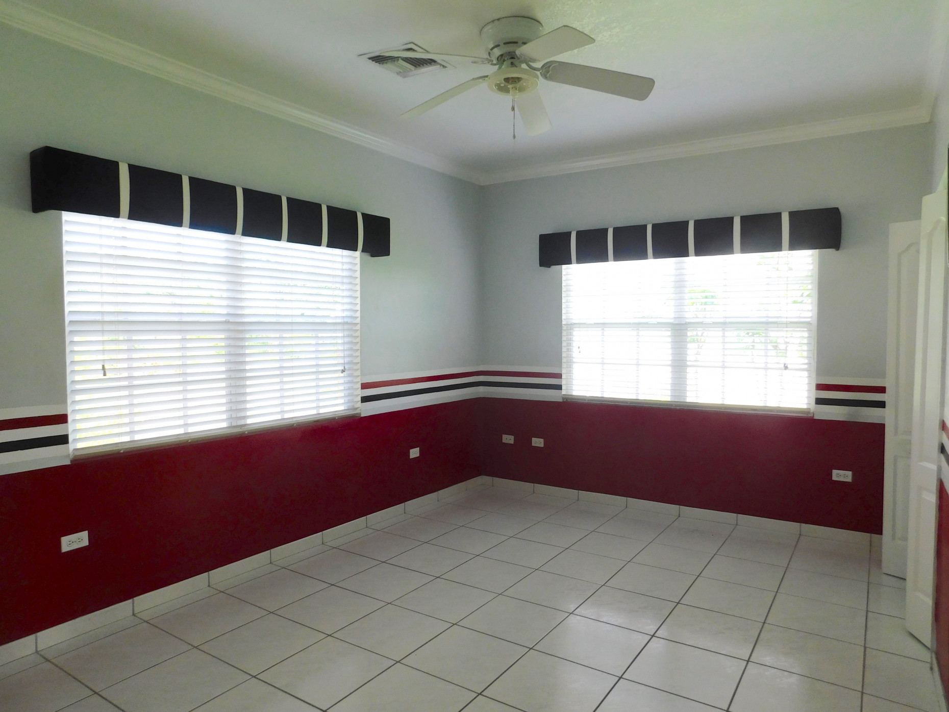 Bonneville Drive Residence With Studio Apartment, Near The Shores