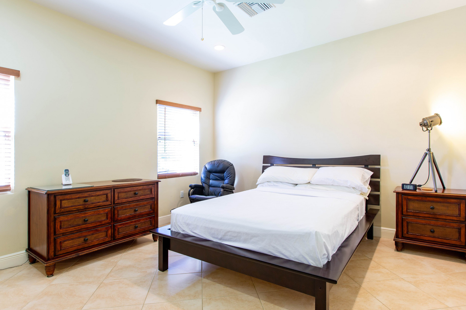 Grandmanor 1 415b Selkirk Drive, Prospect