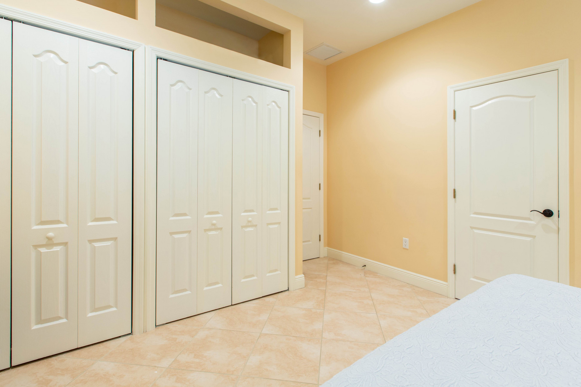 Grandmanor 1 415b Selkirk Drive, Prospect