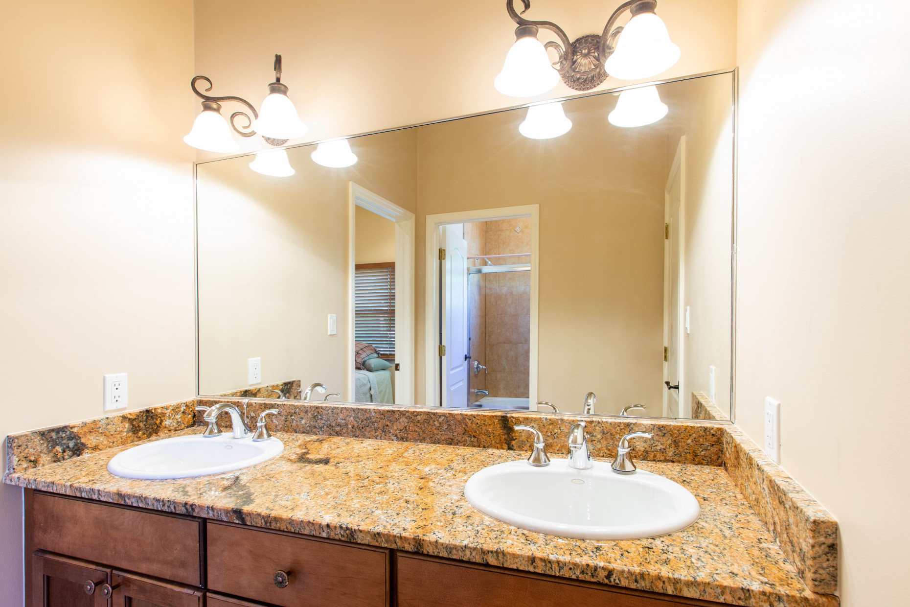 Grandmanor 1 415b Selkirk Drive, Prospect