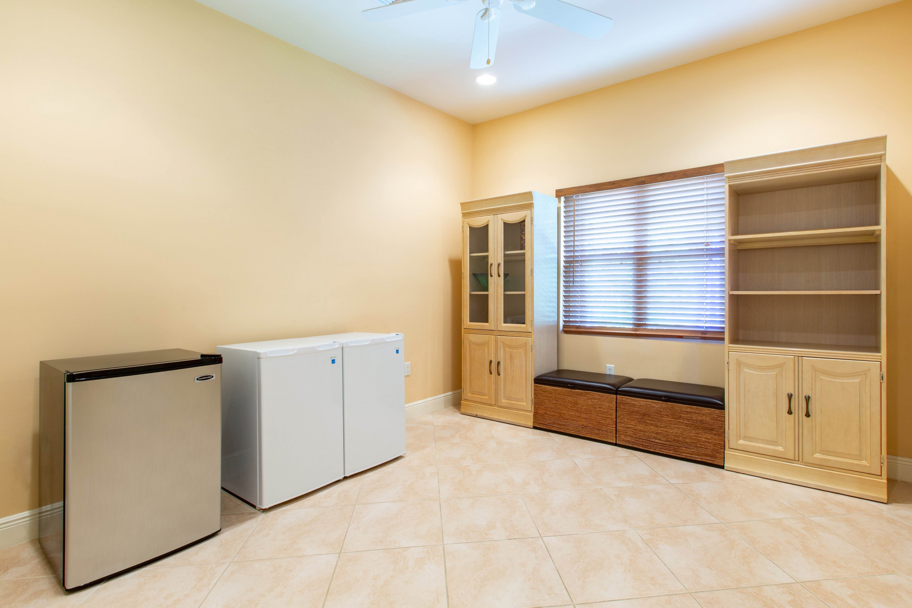 Grandmanor 1 415b Selkirk Drive, Prospect