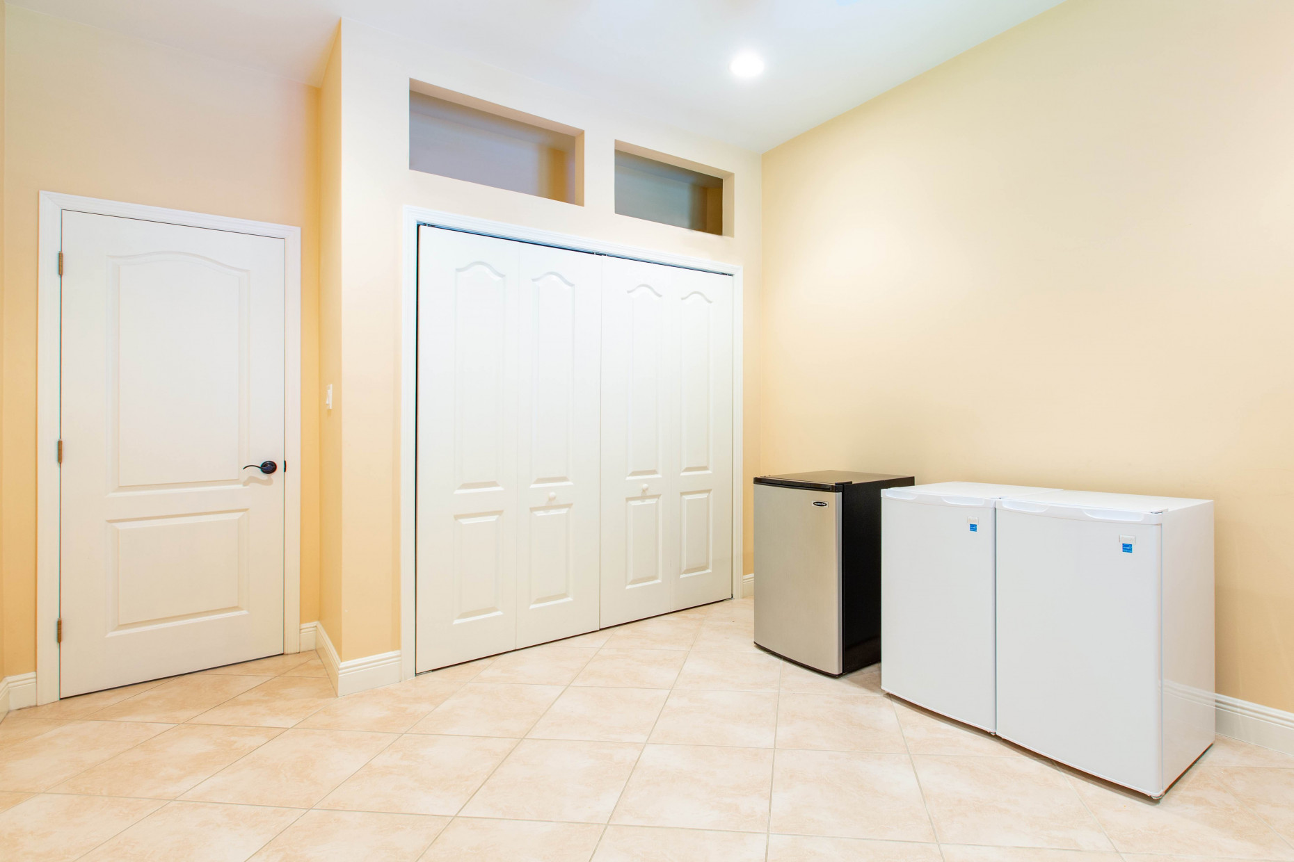 Grandmanor 1 415b Selkirk Drive, Prospect