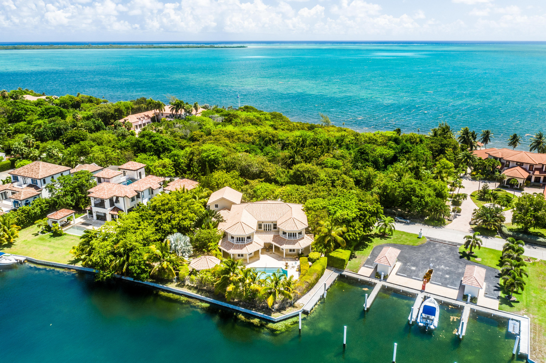 'sous Les Etoiles', Ironshore Drive, Vista Del Mar