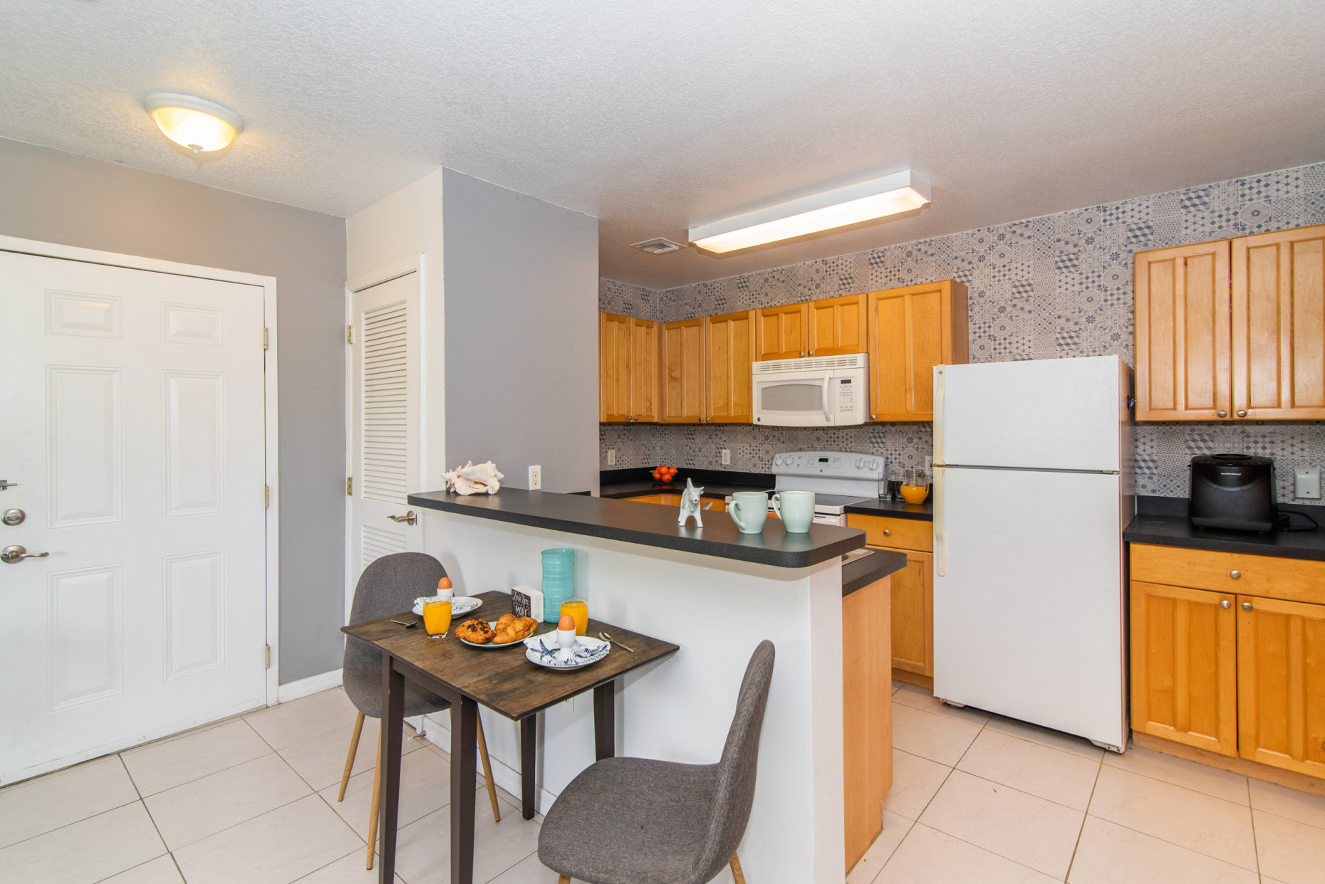 Lakeside - Upgraded 2 Bedroom Unit