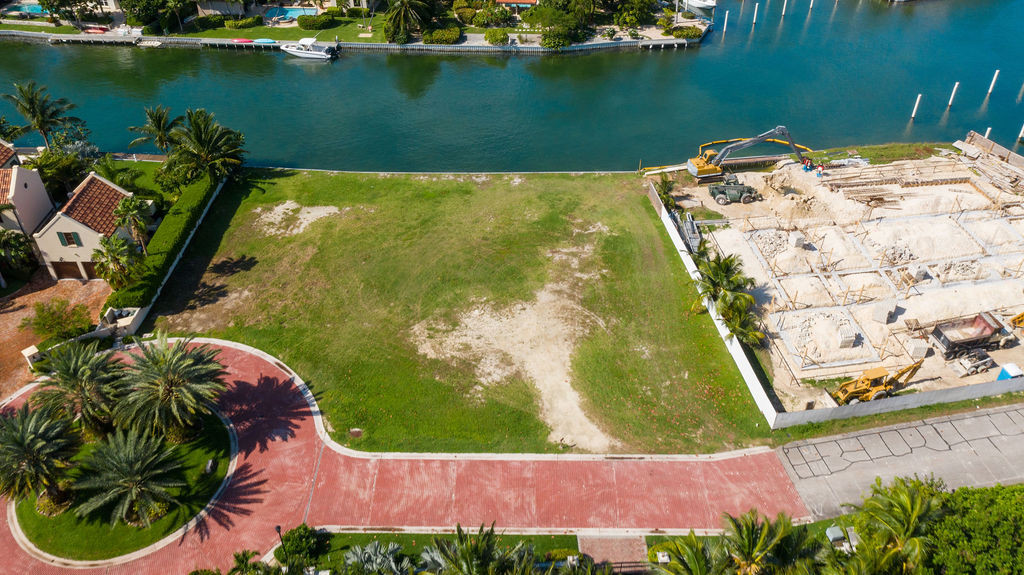 137 Ironshore Drive With Canal Front Lot