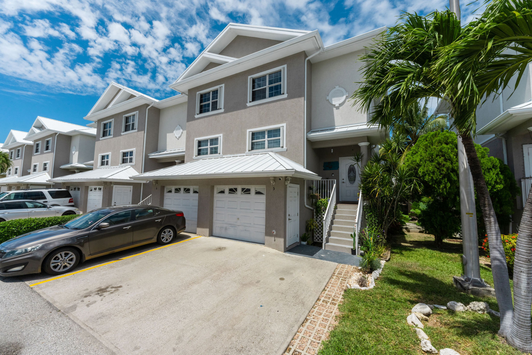 Lakeland Villas, 2 Bed + Den And Garage