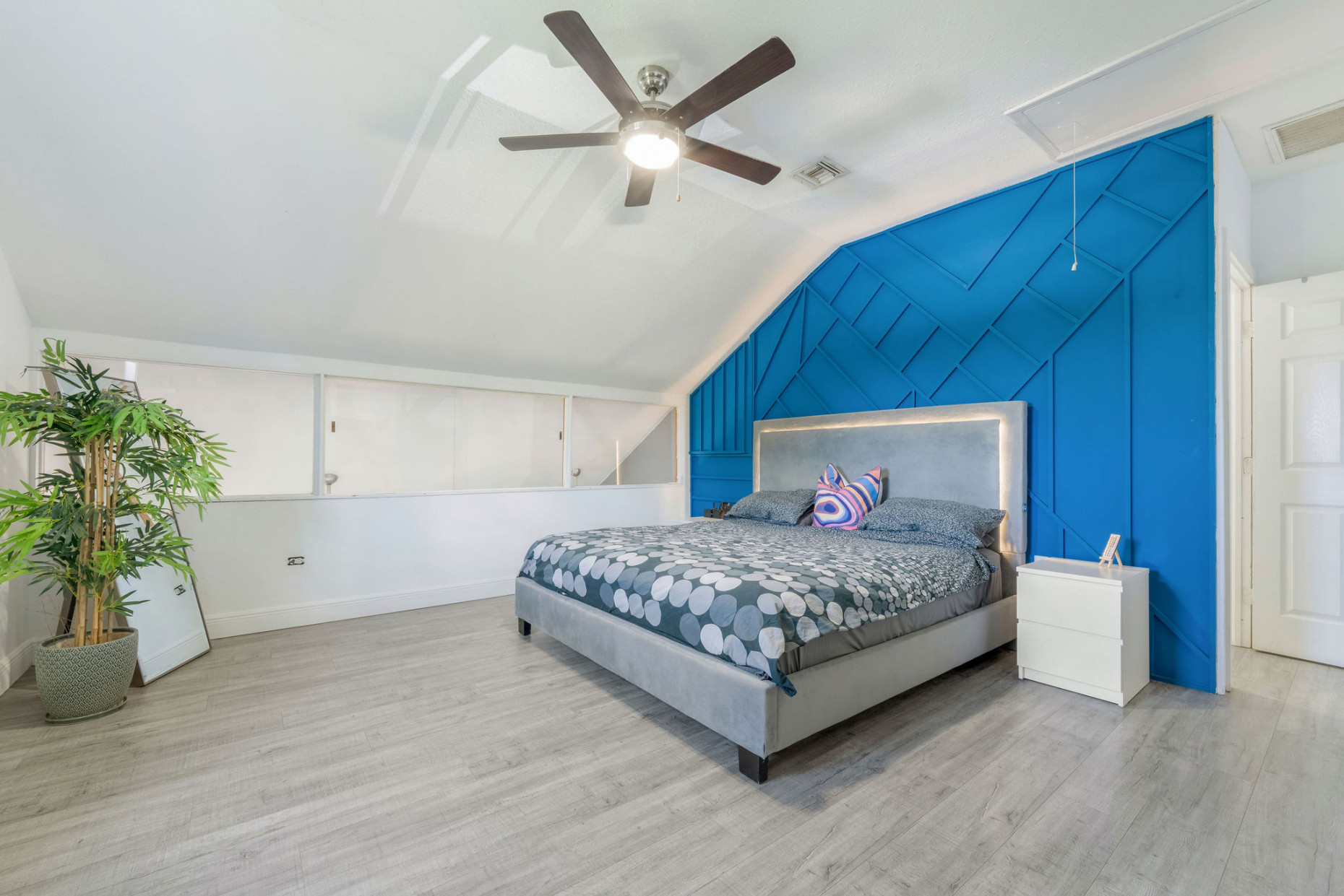 Fully Renovated 2 Bed / 2 Bath, West Bay