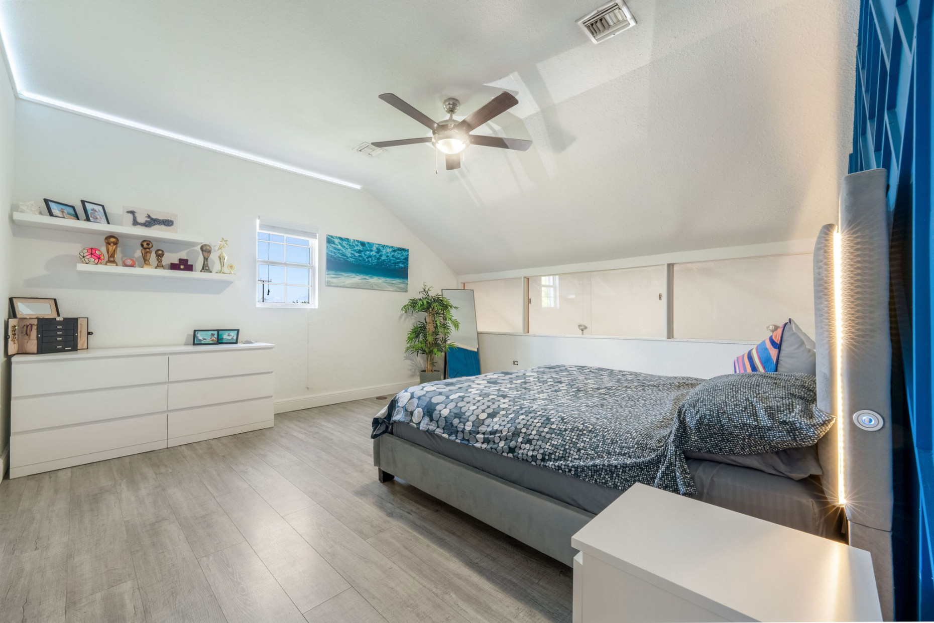 Fully Renovated 2 Bed / 2 Bath, West Bay