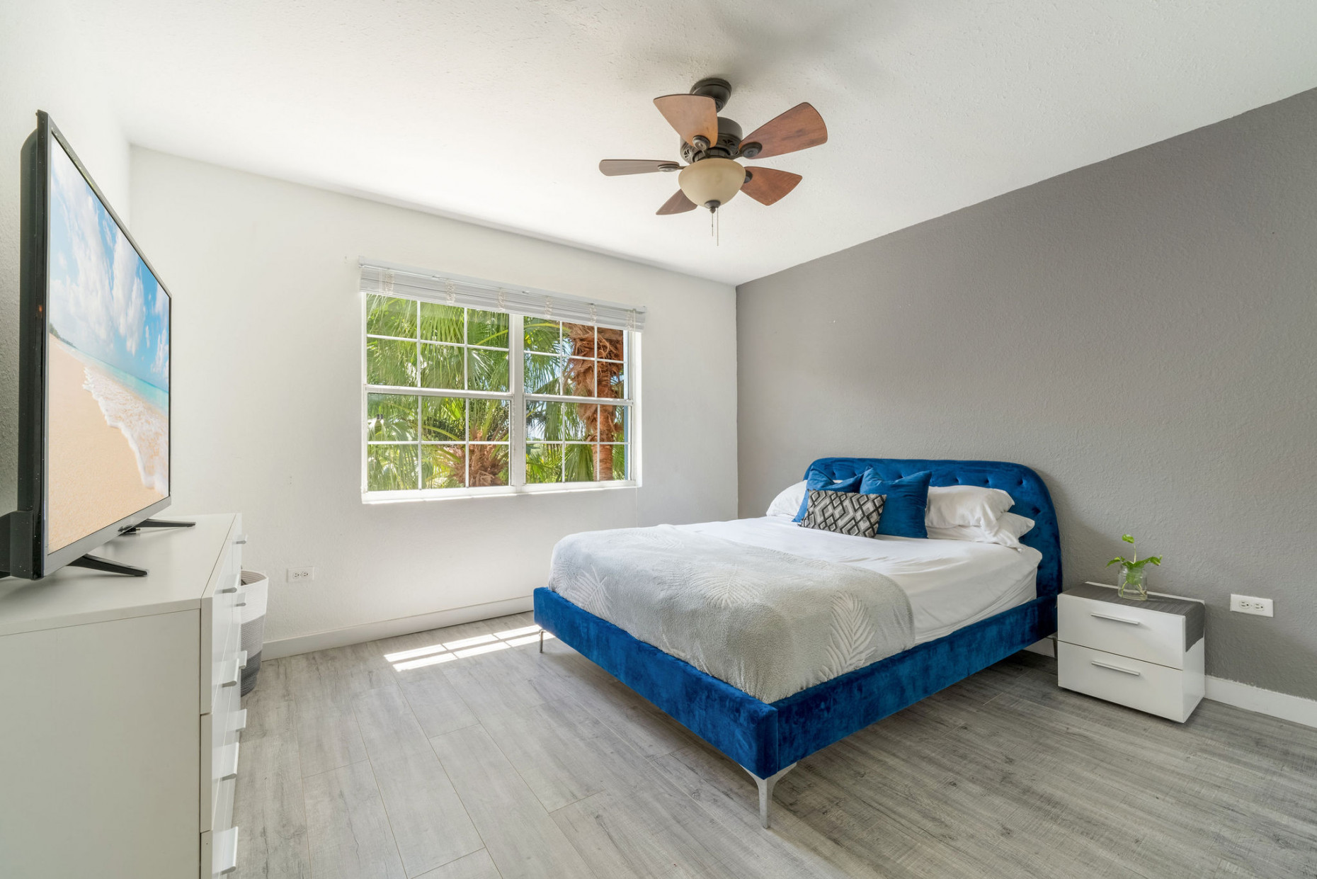 Fully Renovated 2 Bed / 2 Bath, West Bay