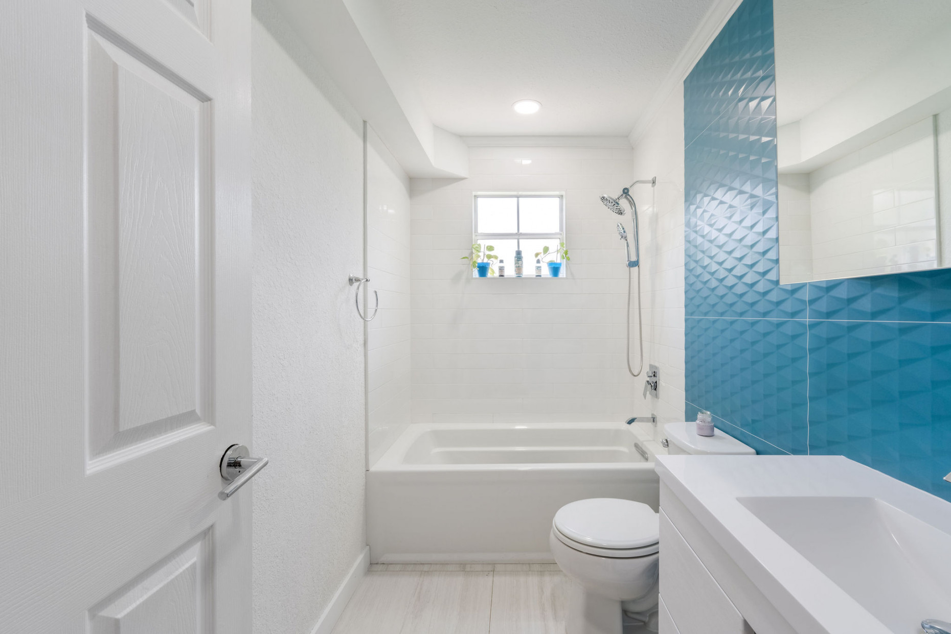 Fully Renovated 2 Bed / 2 Bath, West Bay