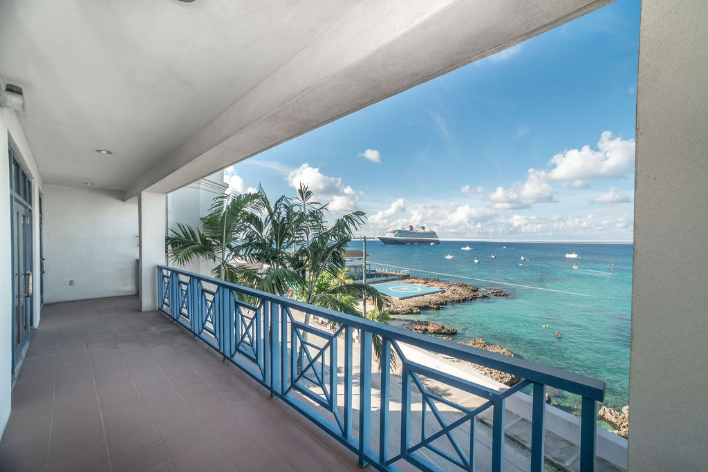 PRIME TURN-KEY OFFICE SPACE WITH OCEAN VIEWS