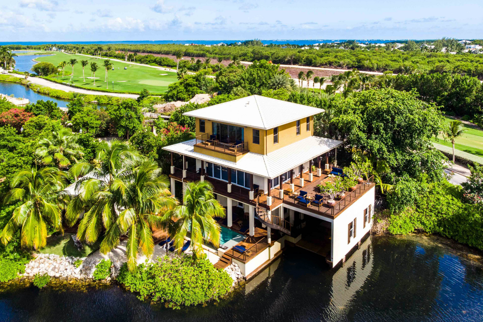 Deckhouses At The Ritz-carlton