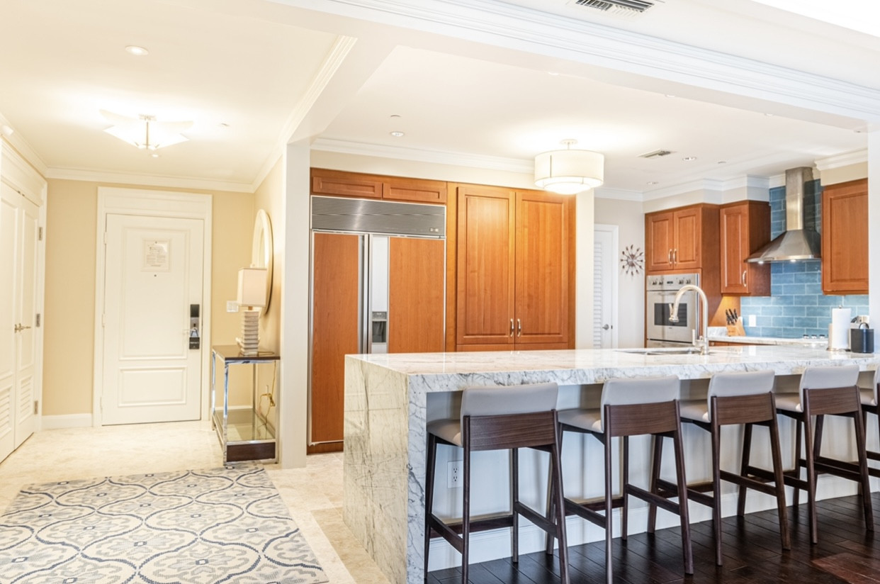 Ritz-carlton Residences #609