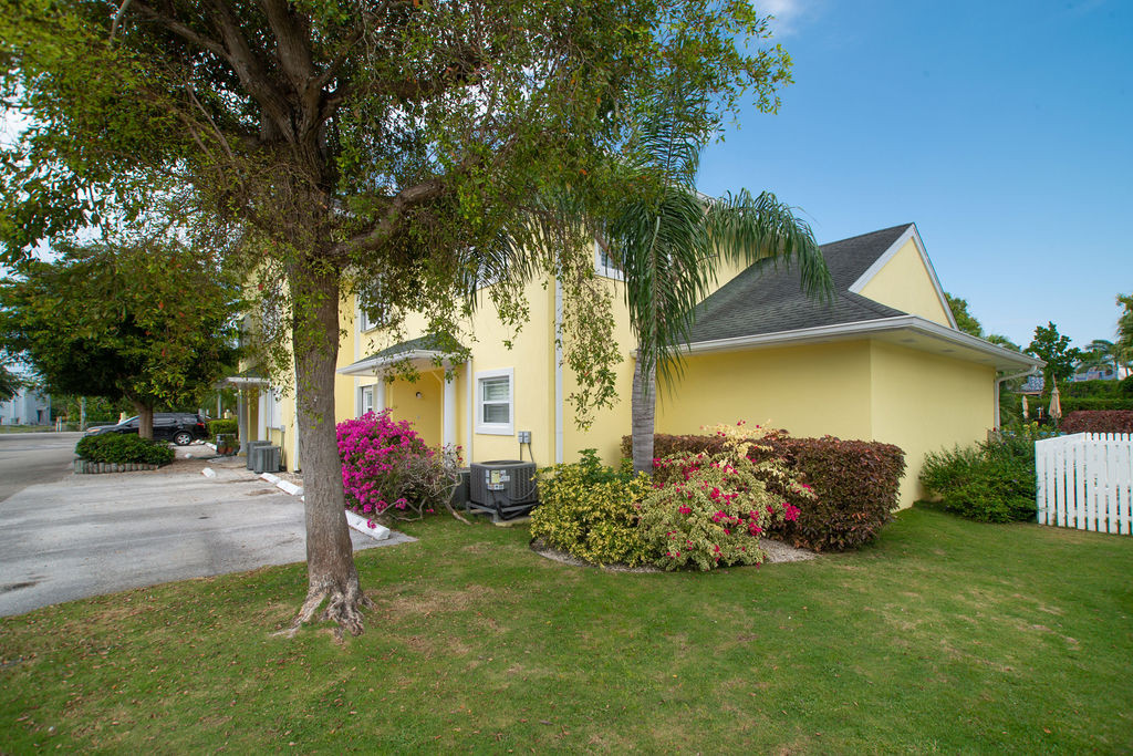 L'ambience 3 Bed Townhouse With Pool View
