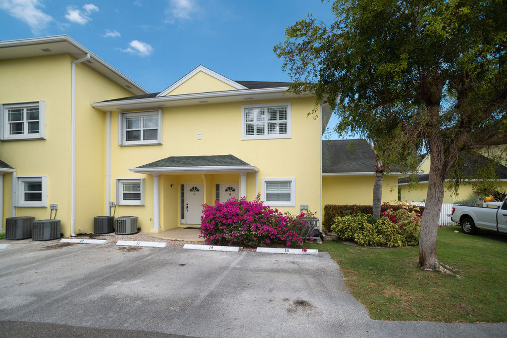 L'ambience 3 Bed Townhouse With Pool View