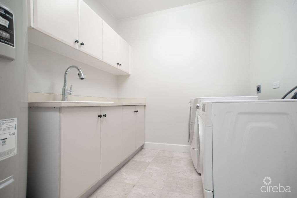 BRITANNIA KINGS COURT TOTALLY RENOVATED RARE JEWEL TOWNHOME