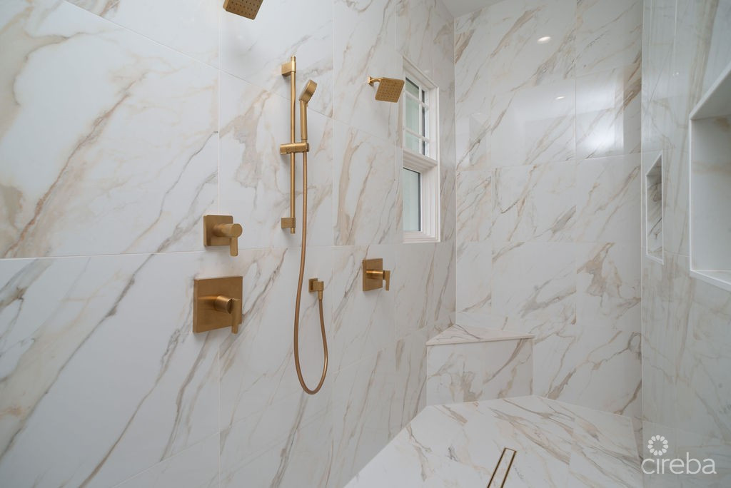 BRITANNIA KINGS COURT TOTALLY RENOVATED RARE JEWEL TOWNHOME