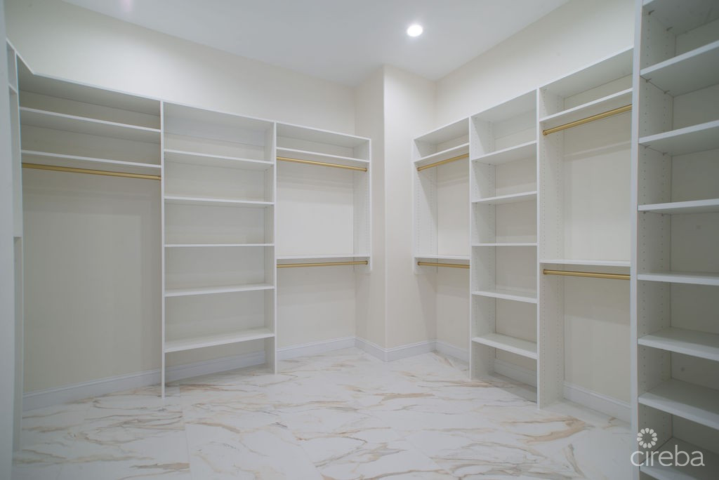 BRITANNIA KINGS COURT TOTALLY RENOVATED RARE JEWEL TOWNHOME