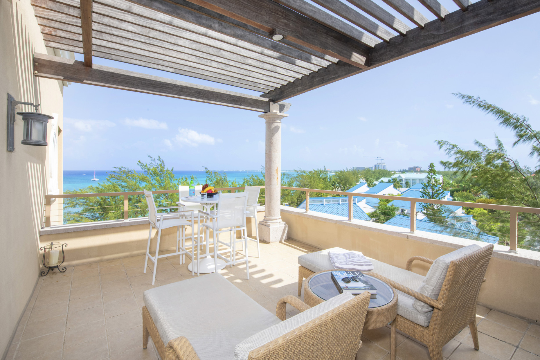 Ritz-carlton #710 North Tower & Garage