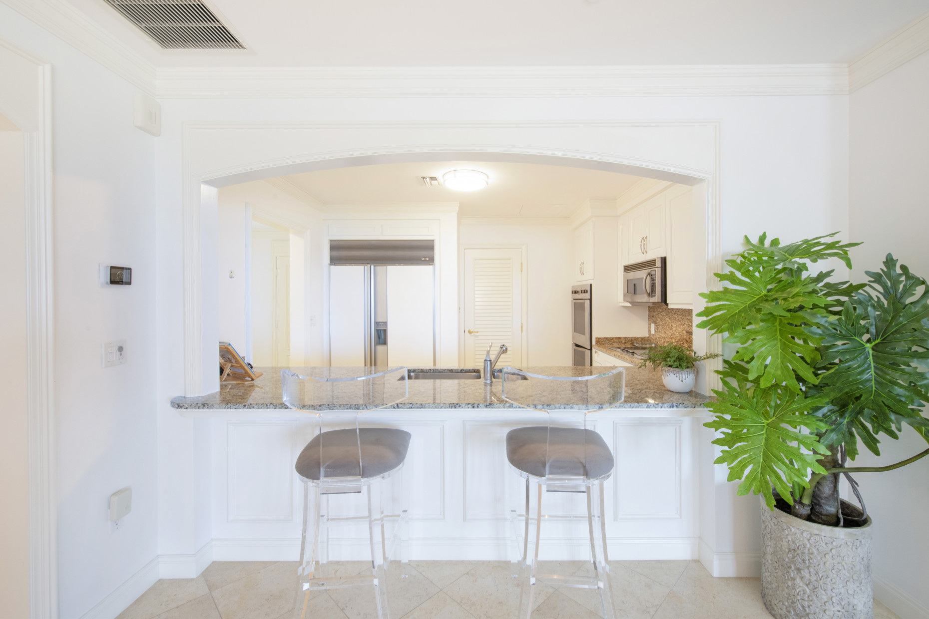 Ritz-carlton #710 North Tower & Garage