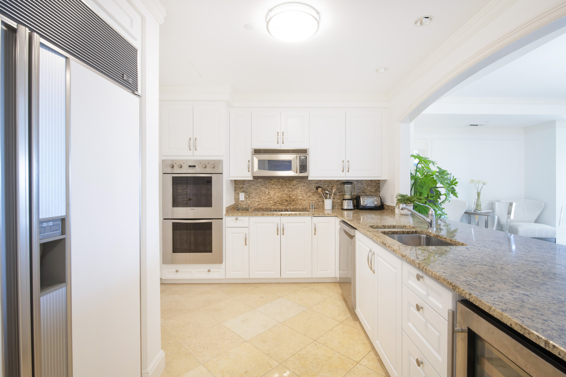 Ritz-carlton #710 North Tower & Garage