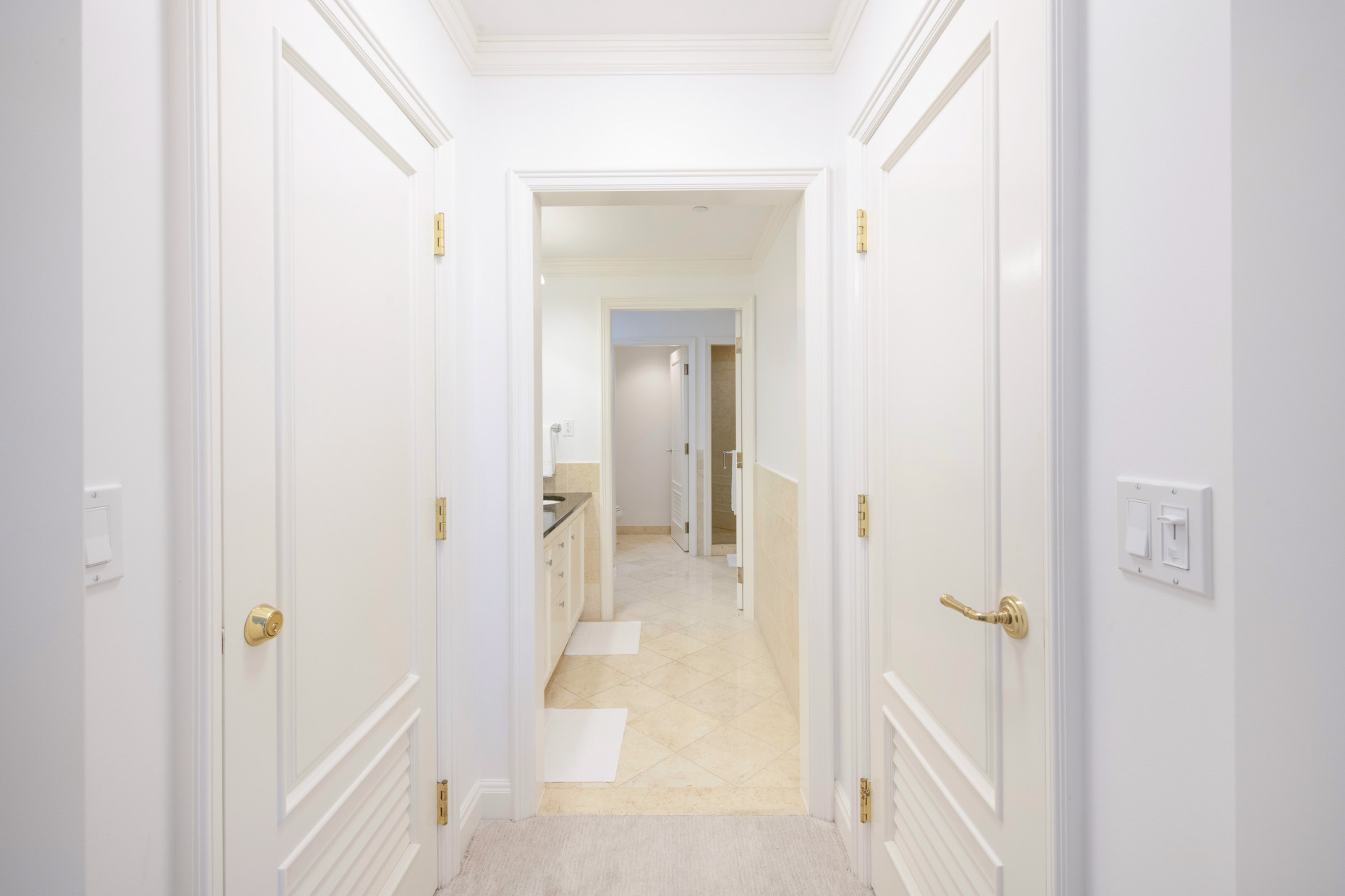 Ritz-carlton #710 North Tower & Garage