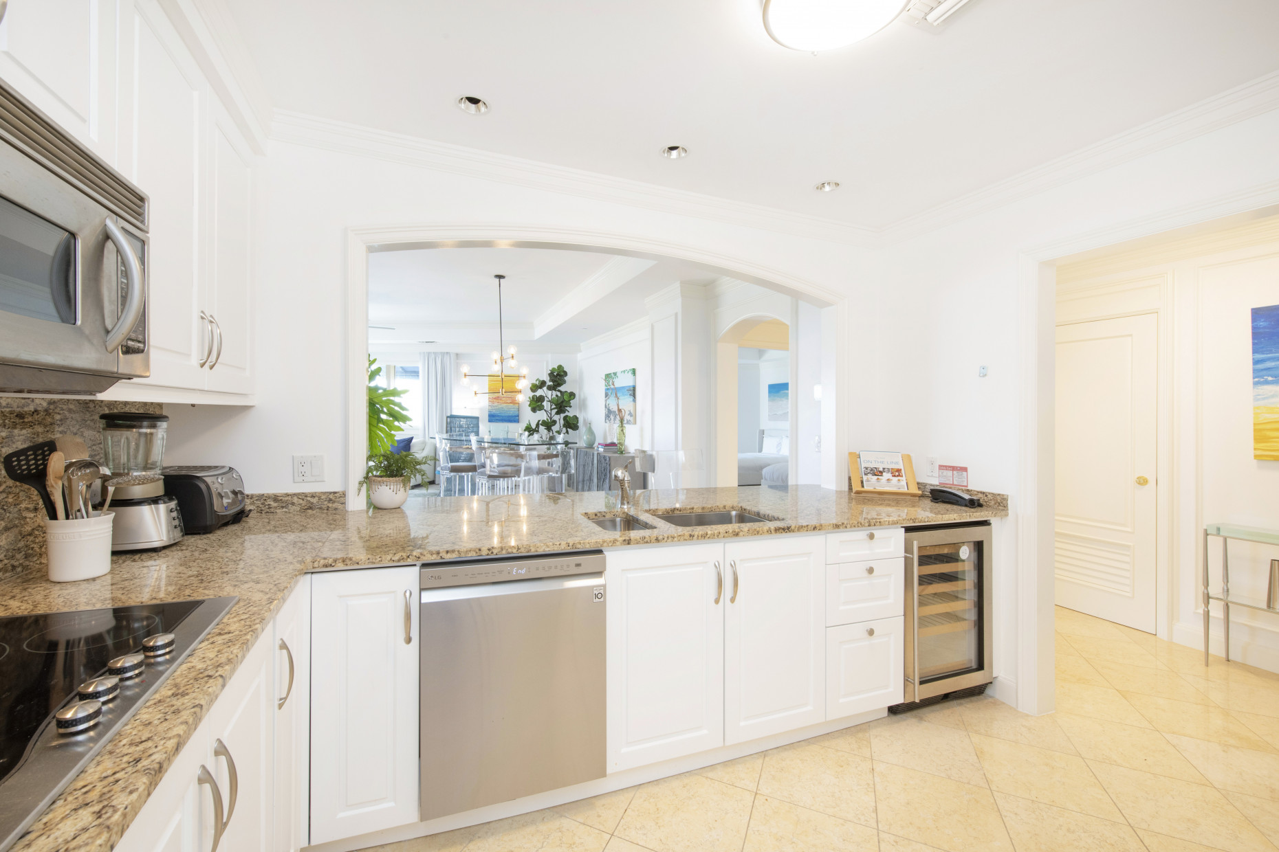 Ritz-carlton #710 North Tower & Garage