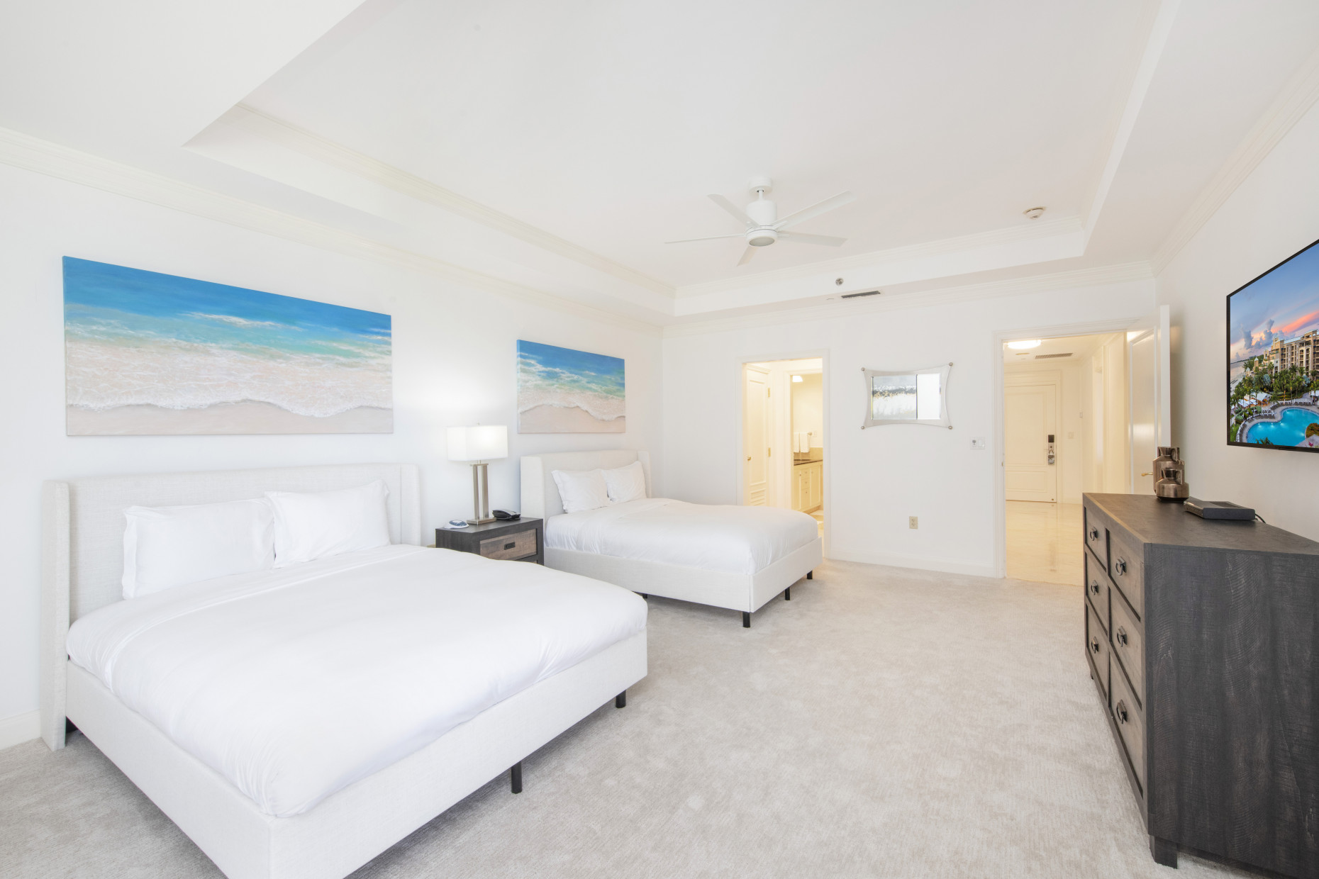 Ritz-carlton #710 North Tower & Garage