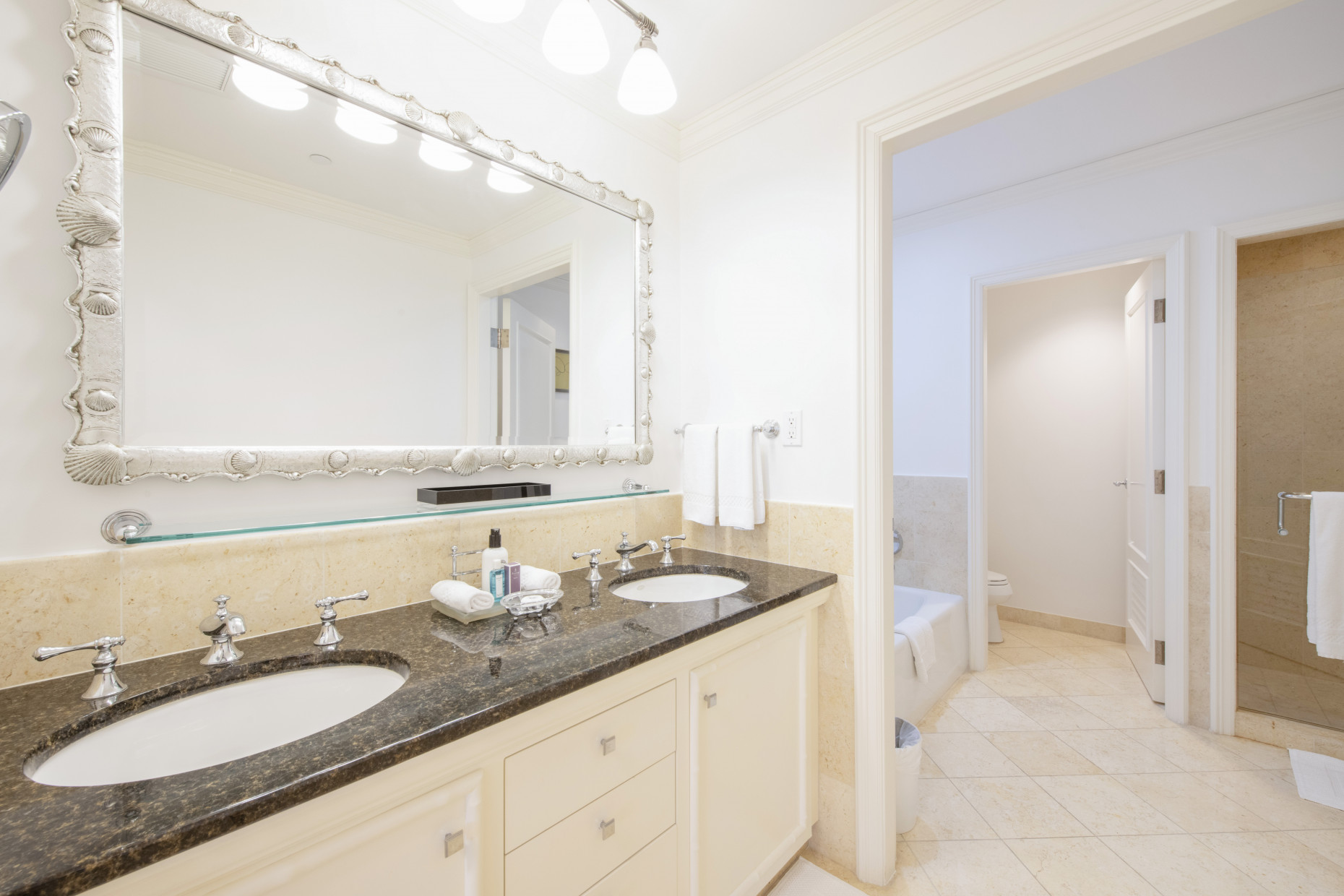 Ritz-carlton #710 North Tower & Garage