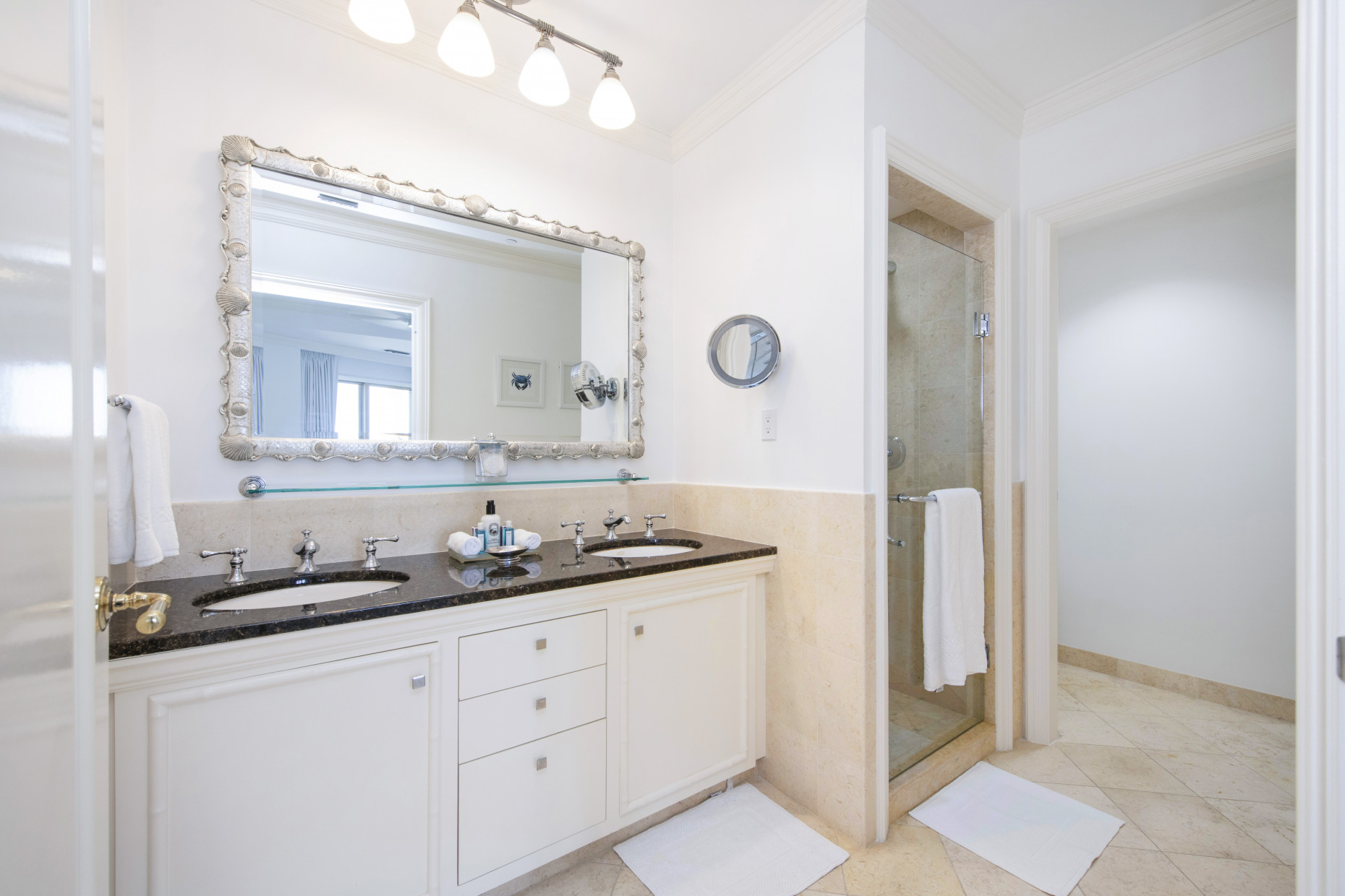 Ritz-carlton #710 North Tower & Garage