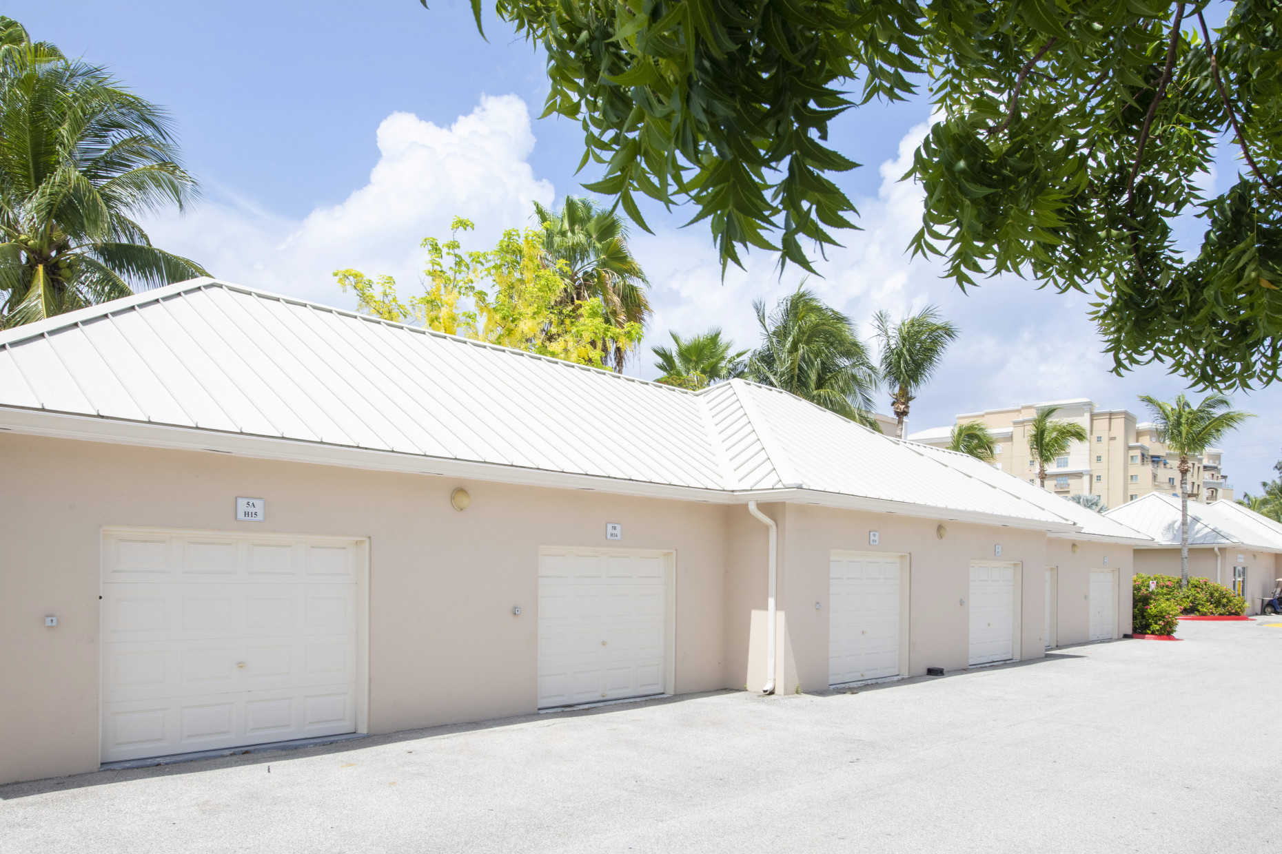 Ritz-carlton #710 North Tower & Garage