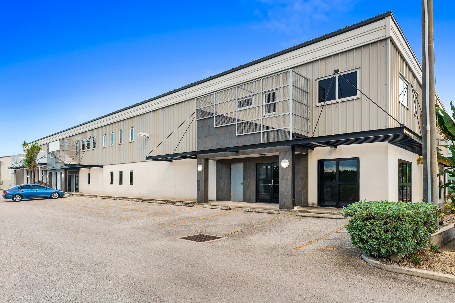 DORCY DRIVE RETAIL SHOWROOM & WAREHOUSE