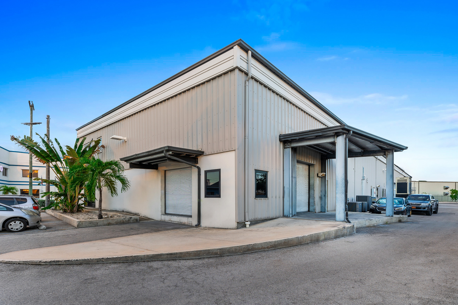 DORCY DRIVE RETAIL SHOWROOM & WAREHOUSE