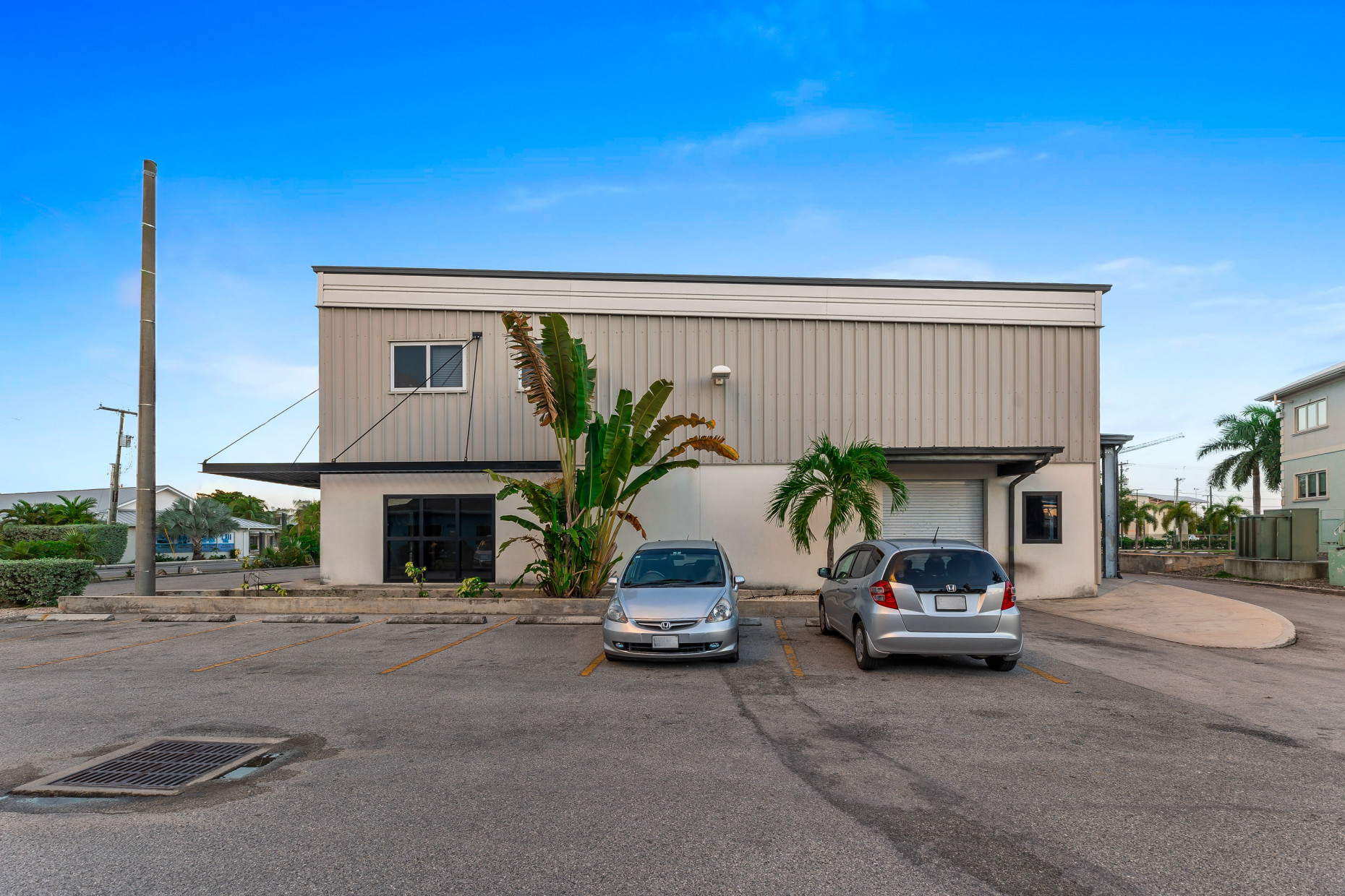 DORCY DRIVE RETAIL SHOWROOM & WAREHOUSE