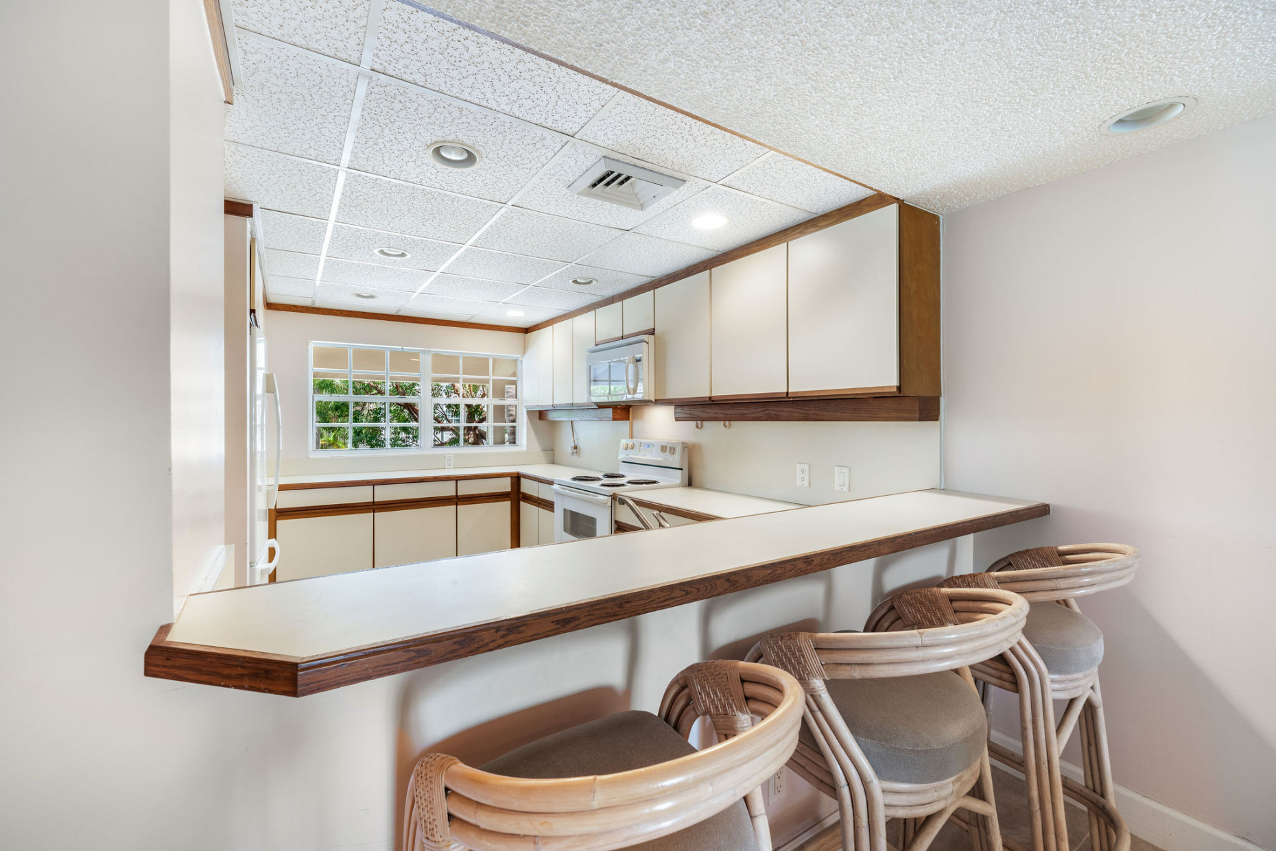 Britannia 1 Bed + Loft | Seven Mile Beach Corridor