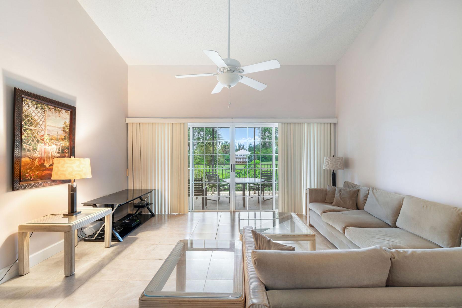 Britannia 1 Bed + Loft | Seven Mile Beach Corridor