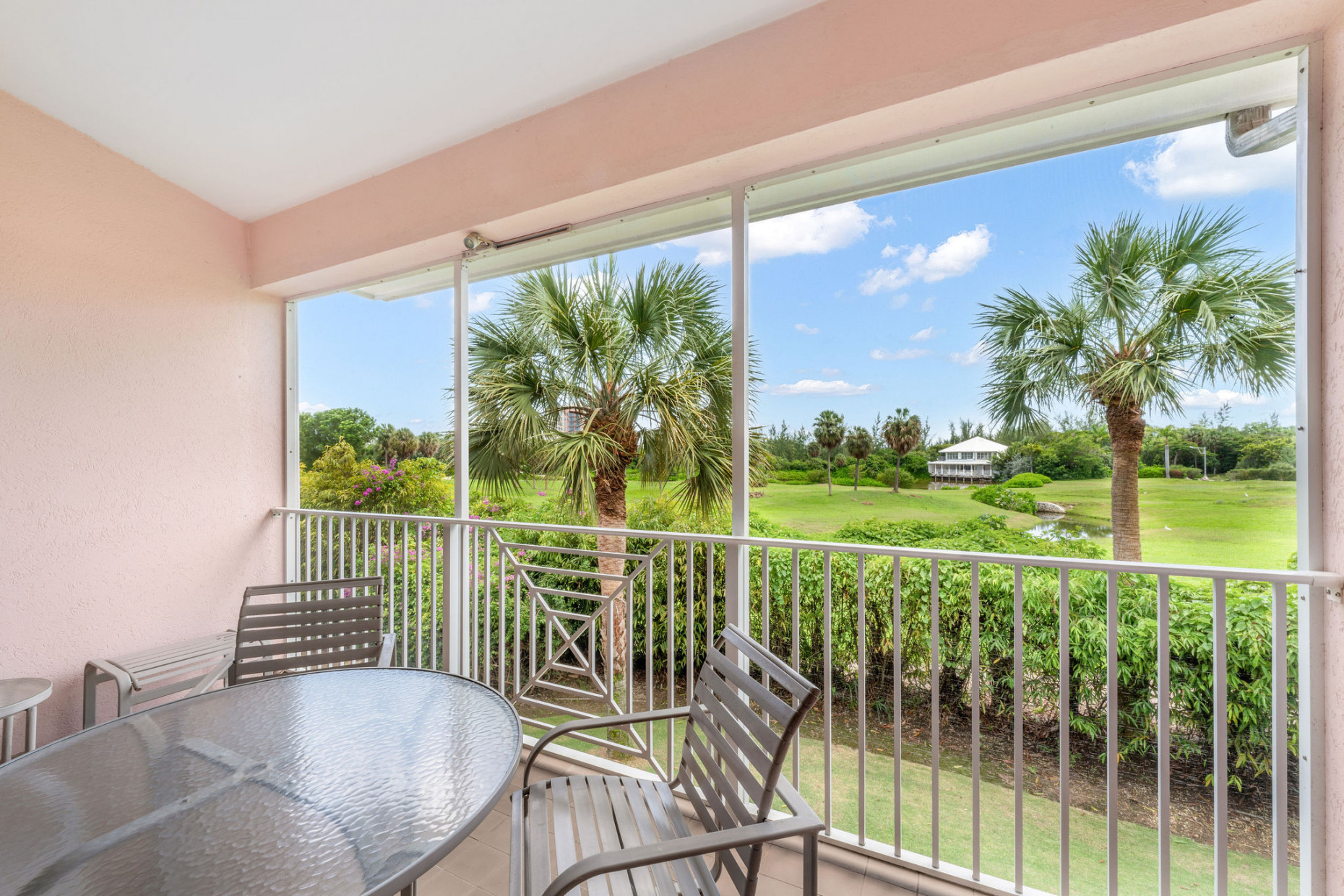 Britannia 1 Bed + Loft | Seven Mile Beach Corridor